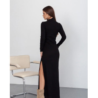 Чорна довга сукня-гольф з ангори з боковим розрізом
