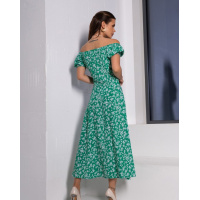 Зеленое цветочное платье с открытыми плечами