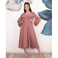 Розовое приталенное платье с рукавами-фонариками