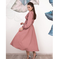 Розовое приталенное платье с рукавами-фонариками