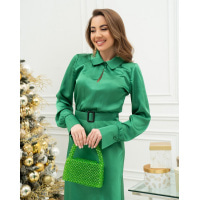 Зелена шовкова сукня класичного силуету