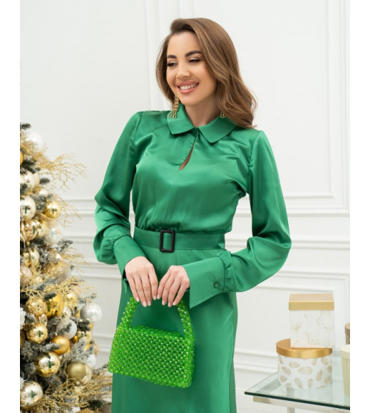 Зеленое шелковое платье классического силуэта