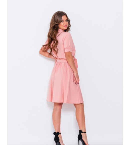 Розовое офисное платье на пуговицах