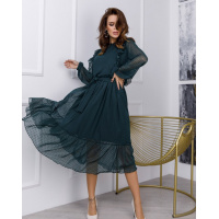Зеленое комбинированное платье с рюшами