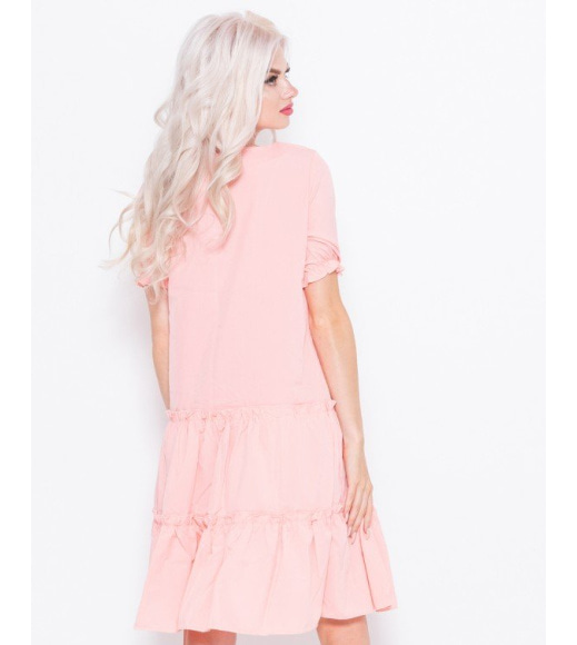 Розовое свободное платье-трапеция с рюшами