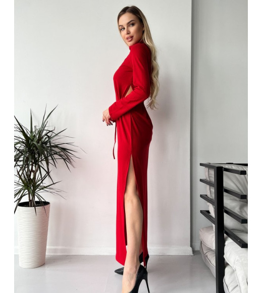 Червона довга сукня з бічними вирізами