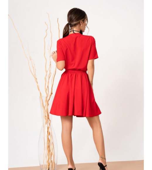 Червона сукня-халат з пишною спідницею