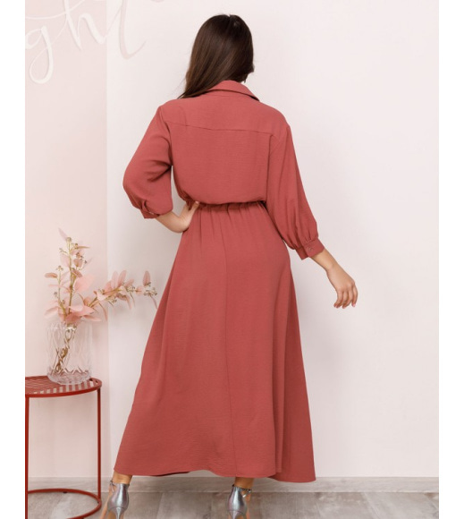 Темно-розовое длинное платье-рубашка на пуговицах