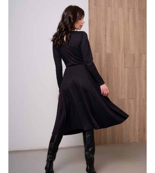 Чорне фактурне класичне плаття з гудзиками