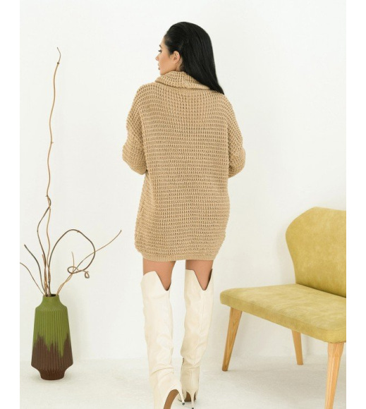 Бежеве об`ємне плаття-светр з хомутом