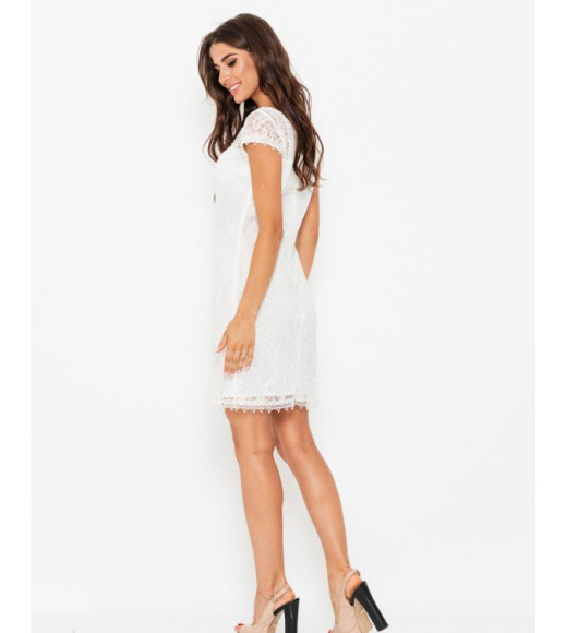 Нарядное белое платье из кружева