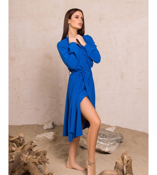 Синее платье-рубашка расклешенного кроя