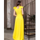 Желтое длинное платье с глубоким декольте