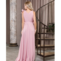 Розовое длинное платье с глубоким декольте