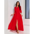 Длинное красное платье с разрезом