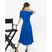 Синее легкое платье классического кроя