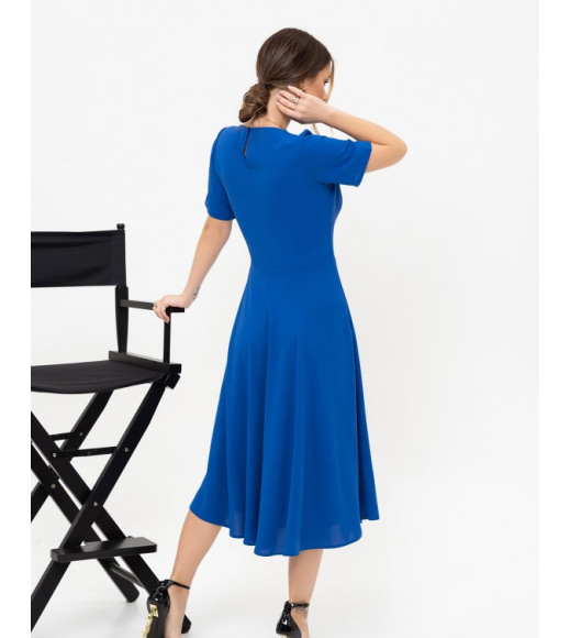 Синее легкое платье классического кроя