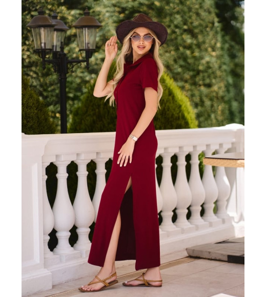 Бордовое фактурное платье-поло с боковым разрезом