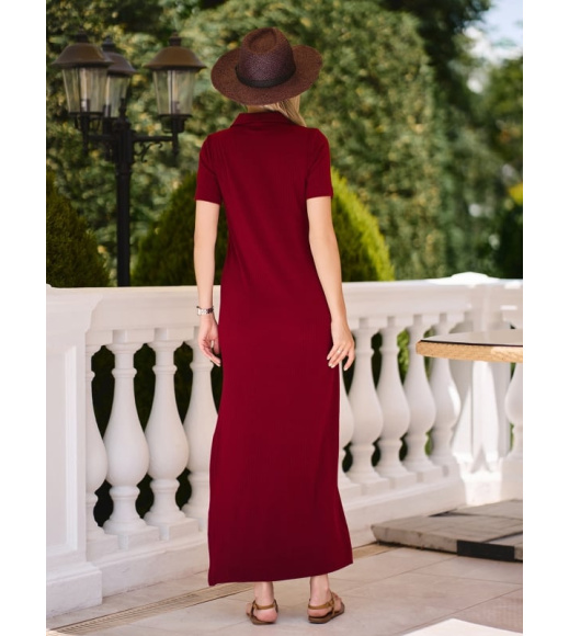 Бордовое фактурное платье-поло с боковым разрезом