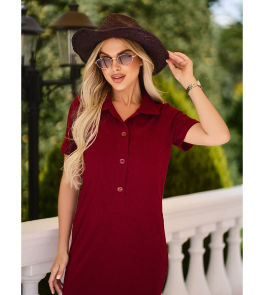 Бордовое фактурное платье-поло с боковым разрезом