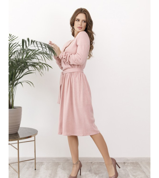 Розовое ангоровое платье с декольте на запах