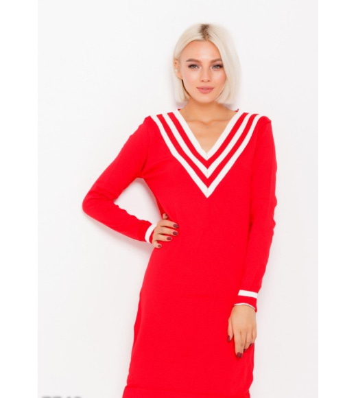 Червоне трикотажне плаття з смугастими манжетами і V-подібною проймою