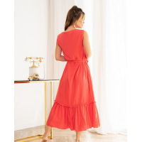 Красное расклешенное платье без рукавов