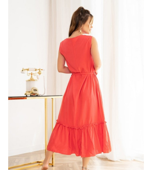 Красное расклешенное платье без рукавов