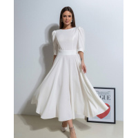 Белое платье с декоративной спинкой