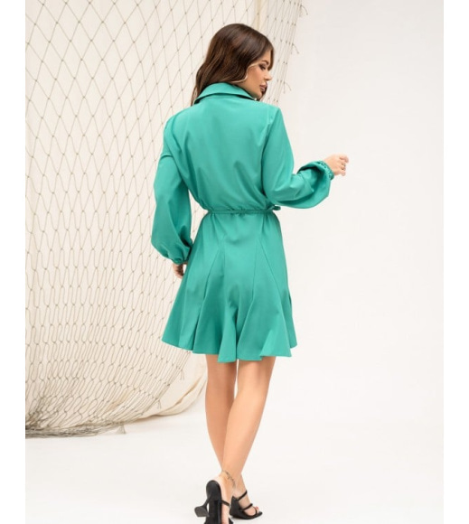 Зеленое платье-рубашка с клиньями