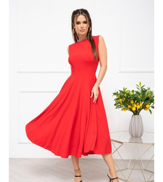 Красное классическое платье без рукавов