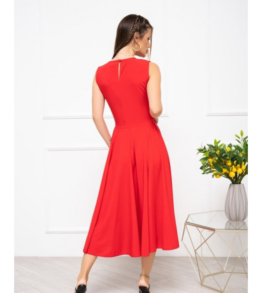 Червона класична сукня без рукавів