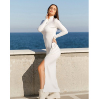 Белое ангоровое платье-гольф с длиной в пол