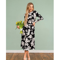 Черное креповое платье классического кроя