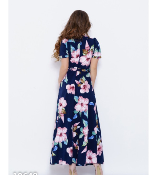 Длинное синее платье на запах с цветочным принтом