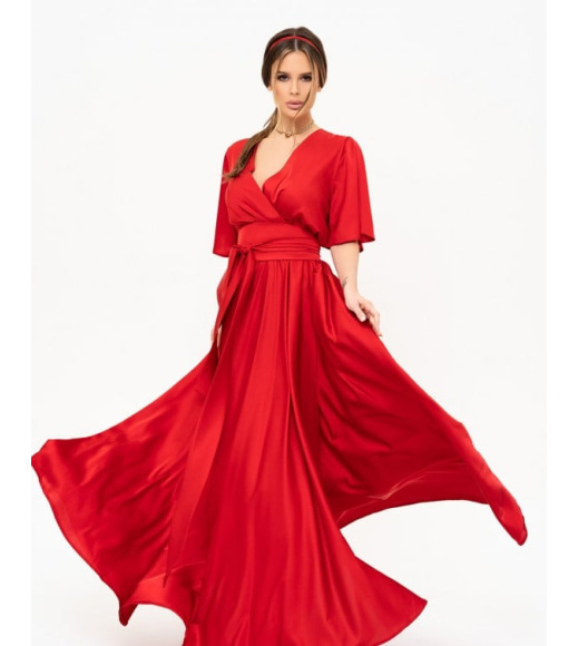 Червона шовкова довга сукня з декольте на запах