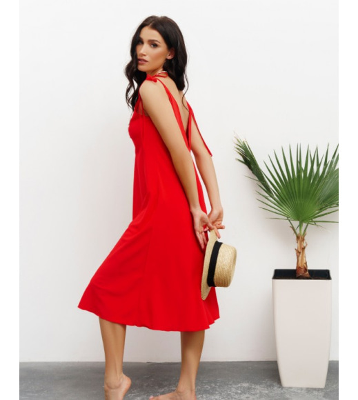 Красное платье-комбинация расклешенного кроя