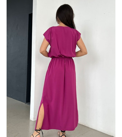 Фіолетова однотонна сукня з боковим розрізом