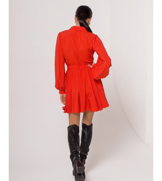 Червоне приталене плаття з коміром