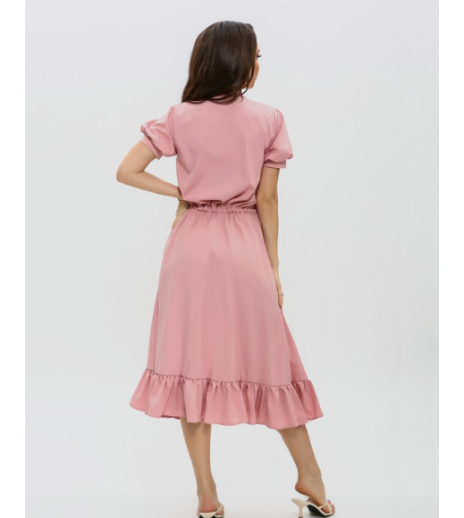 Розовое приталенное платье на пуговицах