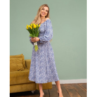 Голубое платье с открытыми плечами