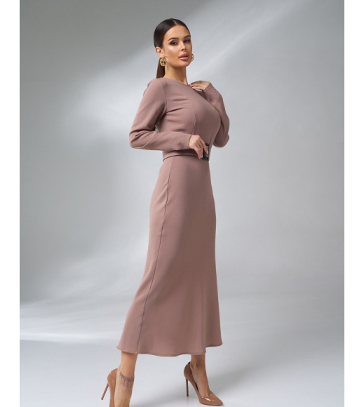 Бежевое элегантное платье в стиле годе