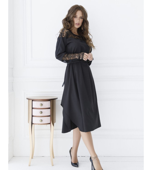 Чорна сукня-трапеція з гіпюрової вставкою