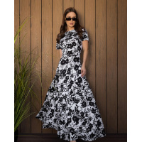 Черно-белое длинное платье с короткими рукавами