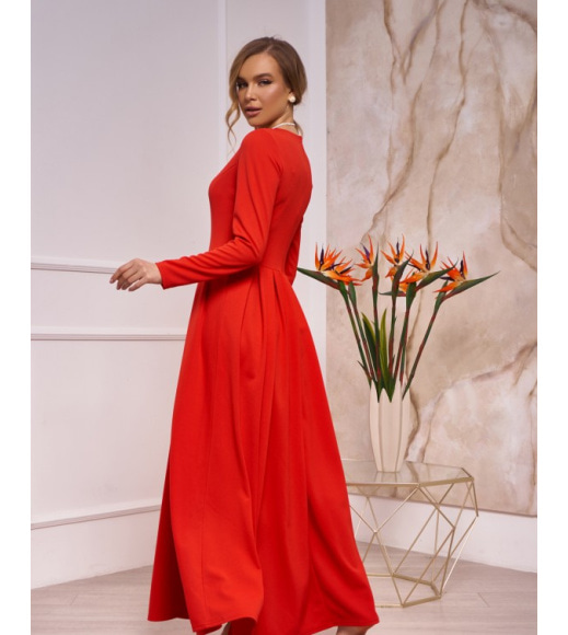 Красное классическое платье с длиной в пол