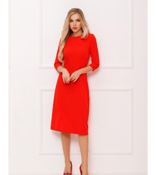 Классическое платье красного цвета