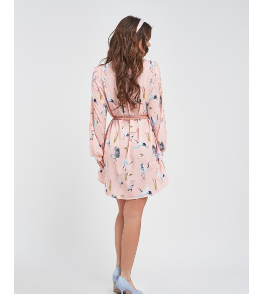 Розовое платье-рубашка с птичьим принтом