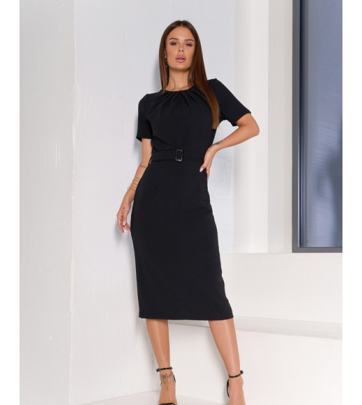 Классическое однотонное платье черного цвета