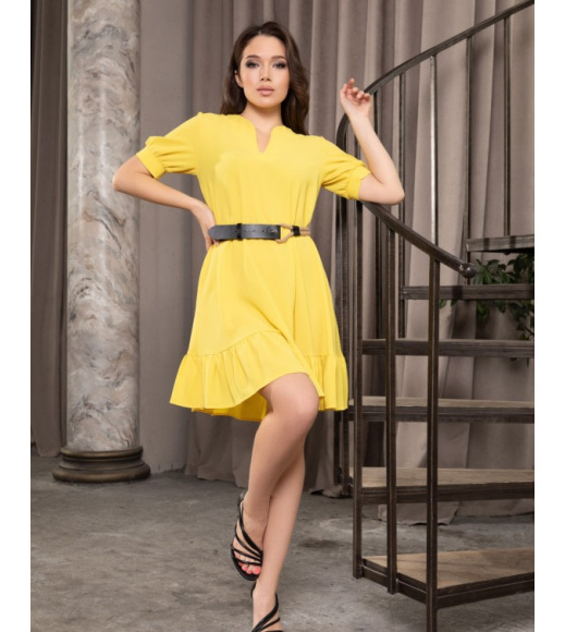 Желтое креповое свободное платье с воланом
