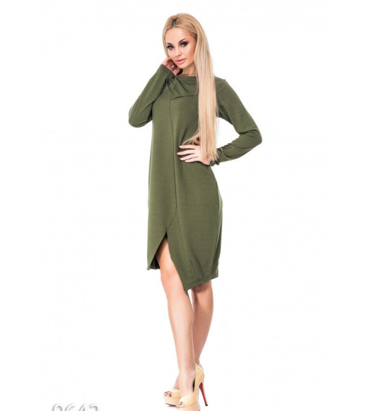 Серо-зеленое свободное платье до колен с имитацией запаха